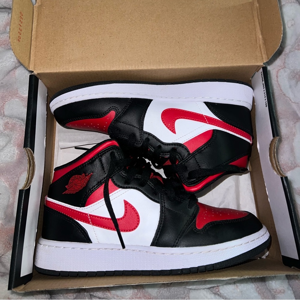 jordan 1 mid